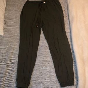 size M baggy olive green jogger pants